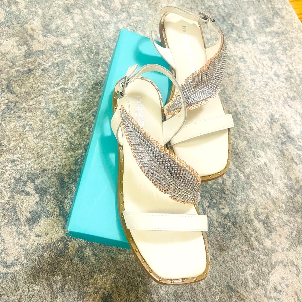 Beautiful shoes, size 8 , new , leather. Color white